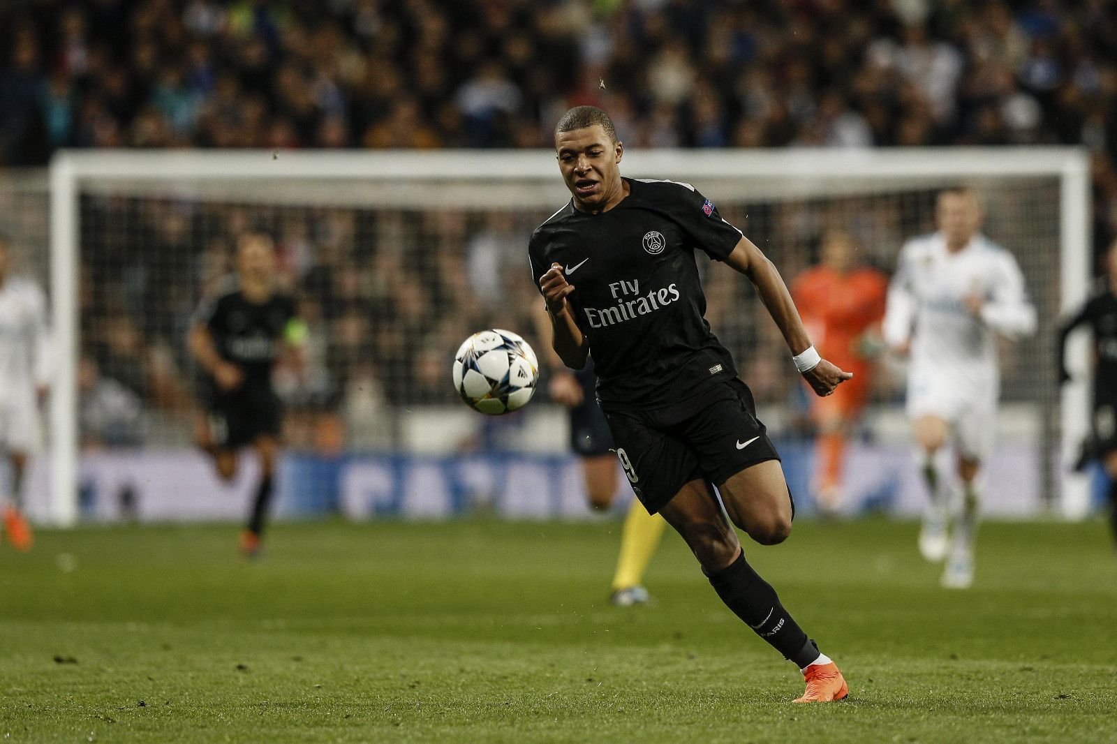 历史得分榜前十现役占三席：詹姆斯第一&KD第八&哈登第十（历史得分前十现役三人上榜：詹姆斯居首，杜兰特第8，哈登第10）