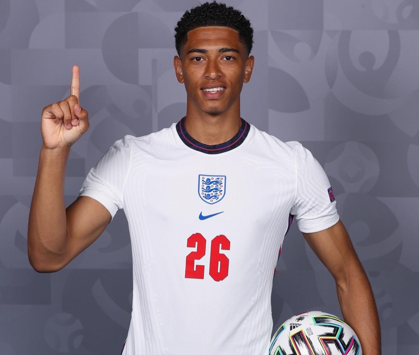 前巴萨主席：81岁的我希望看到诺坎普交工；伯纳乌像沙丁鱼罐头（前巴萨主席：81岁仍盼诺坎普竣工，称伯纳乌像沙丁鱼罐头）