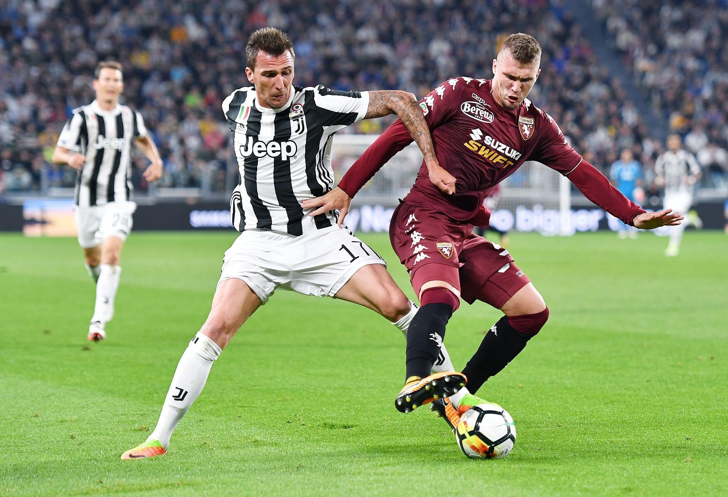 约罗：姆伯莫也会说法语，现在我们的团队就像一个大家庭（约罗：姆伯莫会讲法语，如今球队亲如一家）