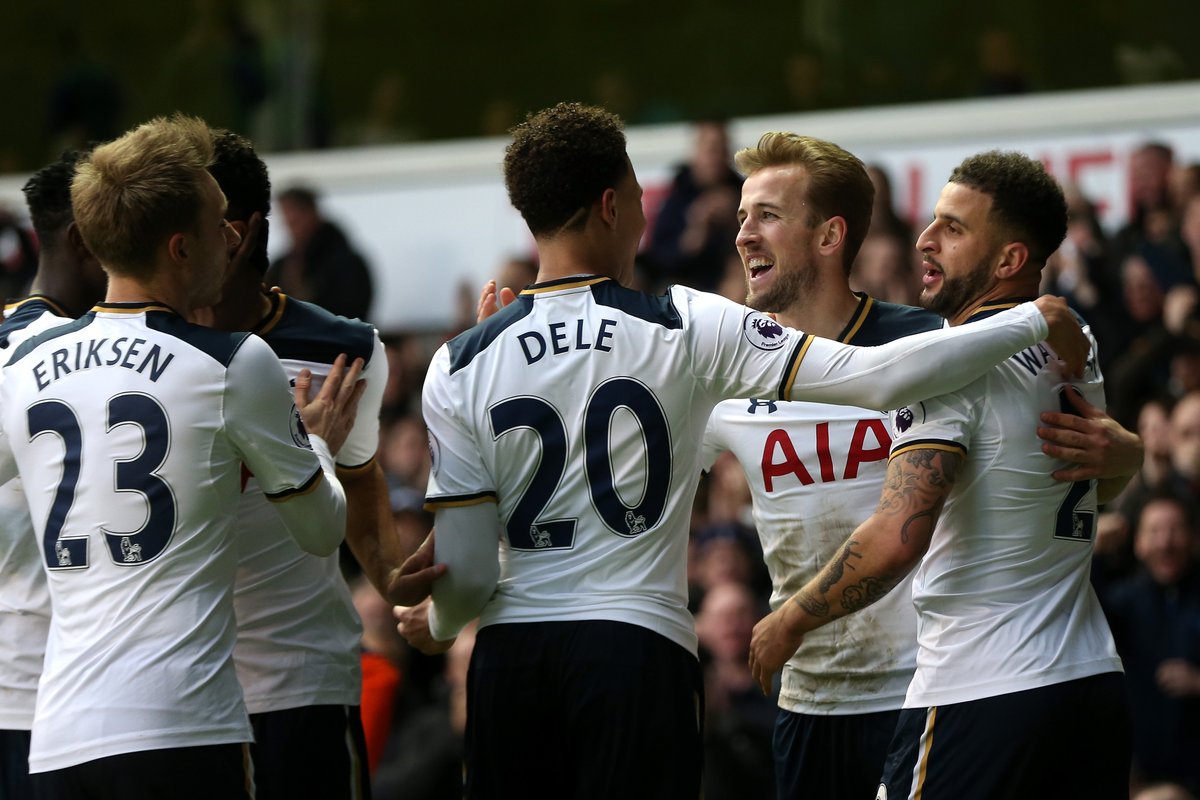 澳超半场：德斯波托夫斯基破门，十人珀斯光荣暂1-0西悉尼（澳超半场战报：十人珀斯光荣1-0领先西悉尼，德斯波托夫斯基建功）