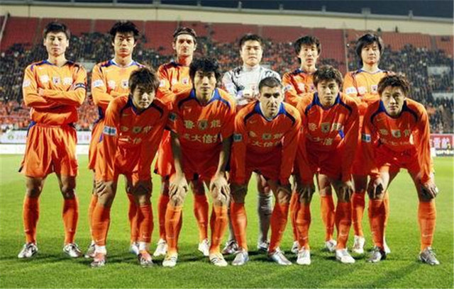 2025／26赛季英超：“萨拉赫有权不满，但无权公开！”斯洛特回应萨拉赫言论（2025／26赛季英超｜斯洛特回应萨拉赫发声：不满可以，公开不行）