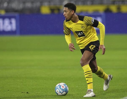 赛季报销？33岁莫拉塔重伤缺阵数月，科莫锋线遭遇致命打击！（33岁莫拉塔重伤至少缺阵数月，科莫锋线遭重创，赛季恐提前报销？）