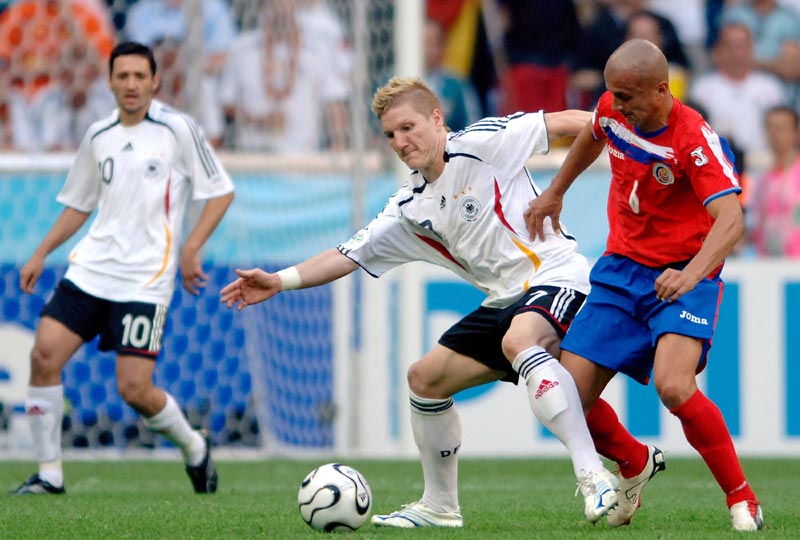 镜报：曼联明夏将补强中场，他们可能打包巴莱巴和安德森（镜报：曼联计划于明夏加强中场，或同时引进巴莱巴与安德森）