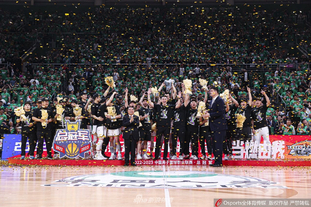 日媒：远藤航、久保建英等人在球场训练，镰田大地因疲劳单练（日媒：远藤航、久保建英等合练，镰田大地因疲劳单独训练）