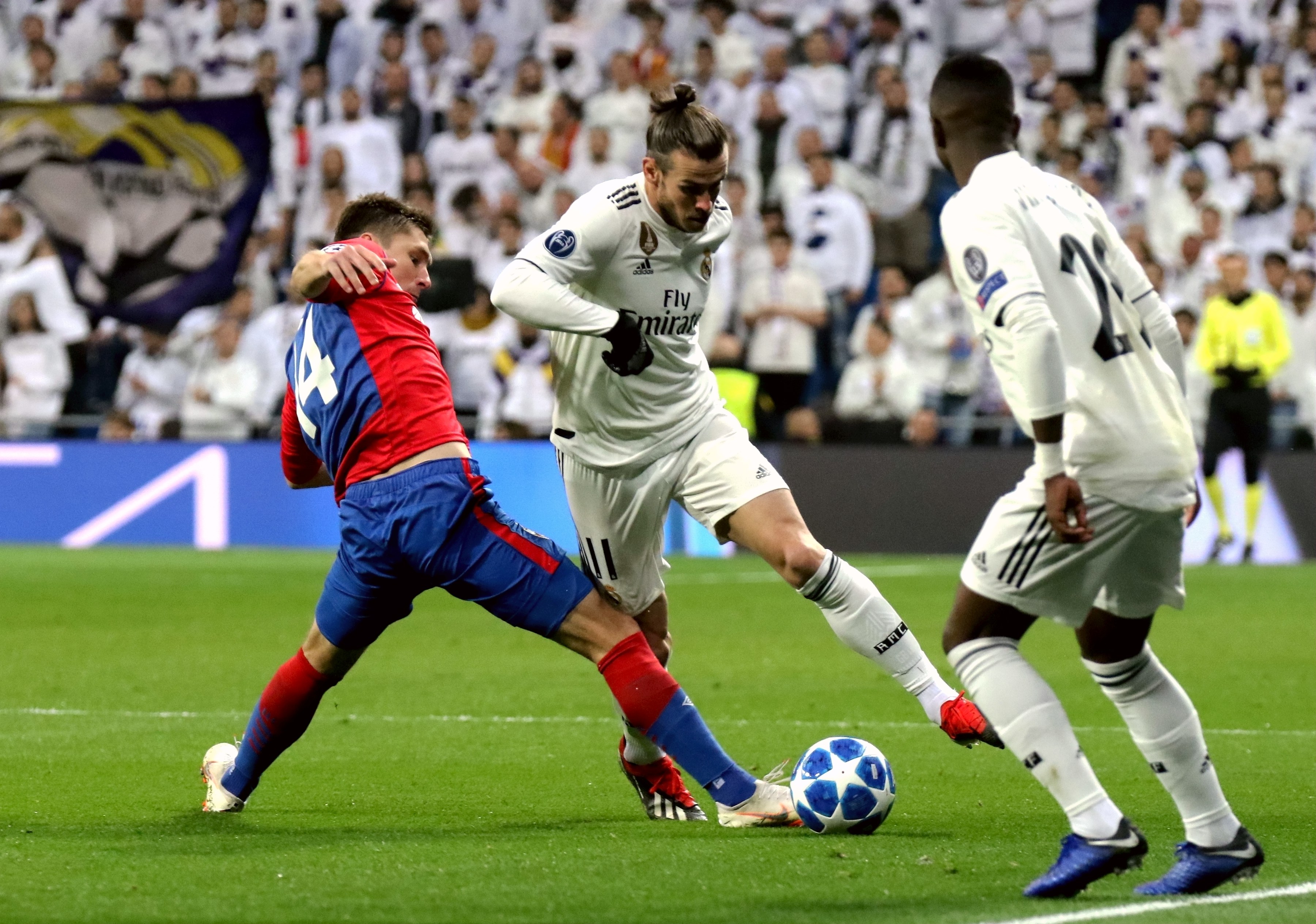 中超联赛11月最佳阵容出炉：法比奥、吴曦、王燊超领衔（中超11月最佳阵容揭晓：法比奥、吴曦、王燊超领衔入选）