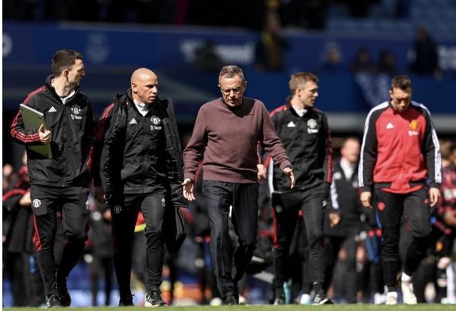 1-5惨败给马赛！尼斯主帅批球队：今晚我们送的礼物太多了（1-5不敌马赛！尼斯主帅痛斥球队：今夜送礼太多）