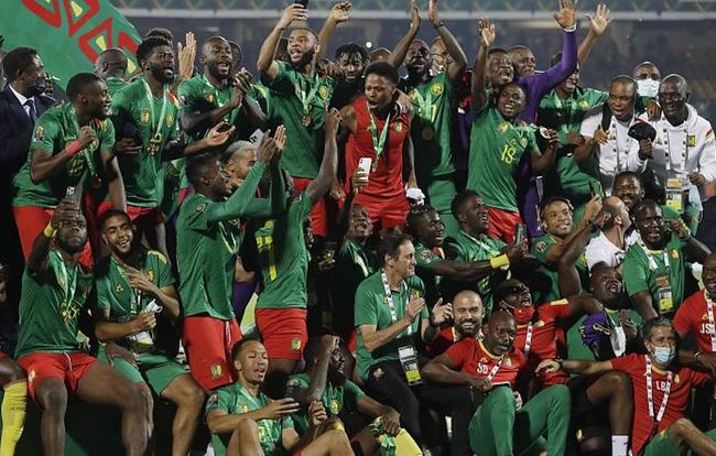 会员大会上施洛特贝克没和凯尔握手，记者：相关人员说没矛盾（会员大会上施洛特贝克未与凯尔握手，记者称相关人士表示双方无矛盾）