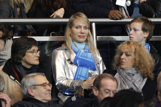 德甲半场：布兰特破门，吉拉西倒地未判点，多特1-0霍芬海姆（德甲上半场：布兰特建功，吉拉西倒地未判点球，多特暂1-0领先霍芬海姆）